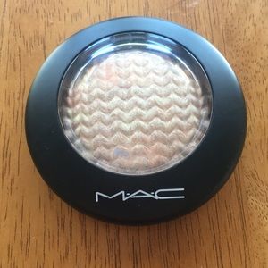 MAC Mineralize Skinfinish - Lightscapade